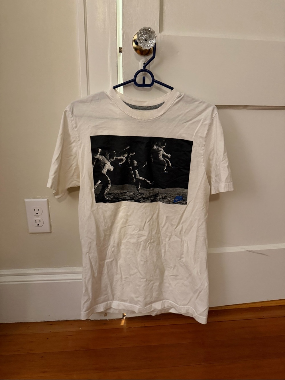 Nike White T-Shirt with Astronaut Print Size Medium